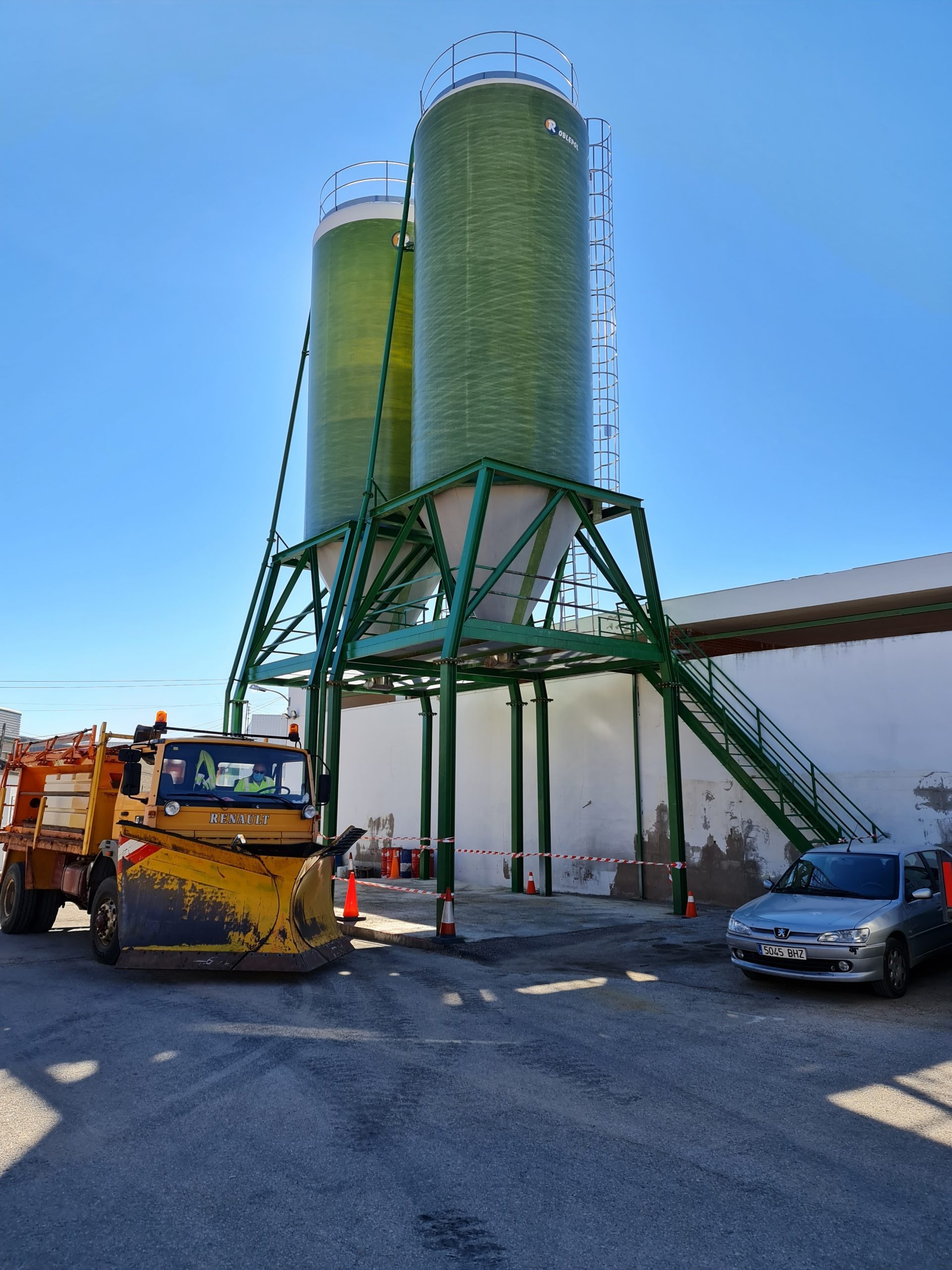 SILOS PARA ALMACENAMIENTO DE SÓLIDOS