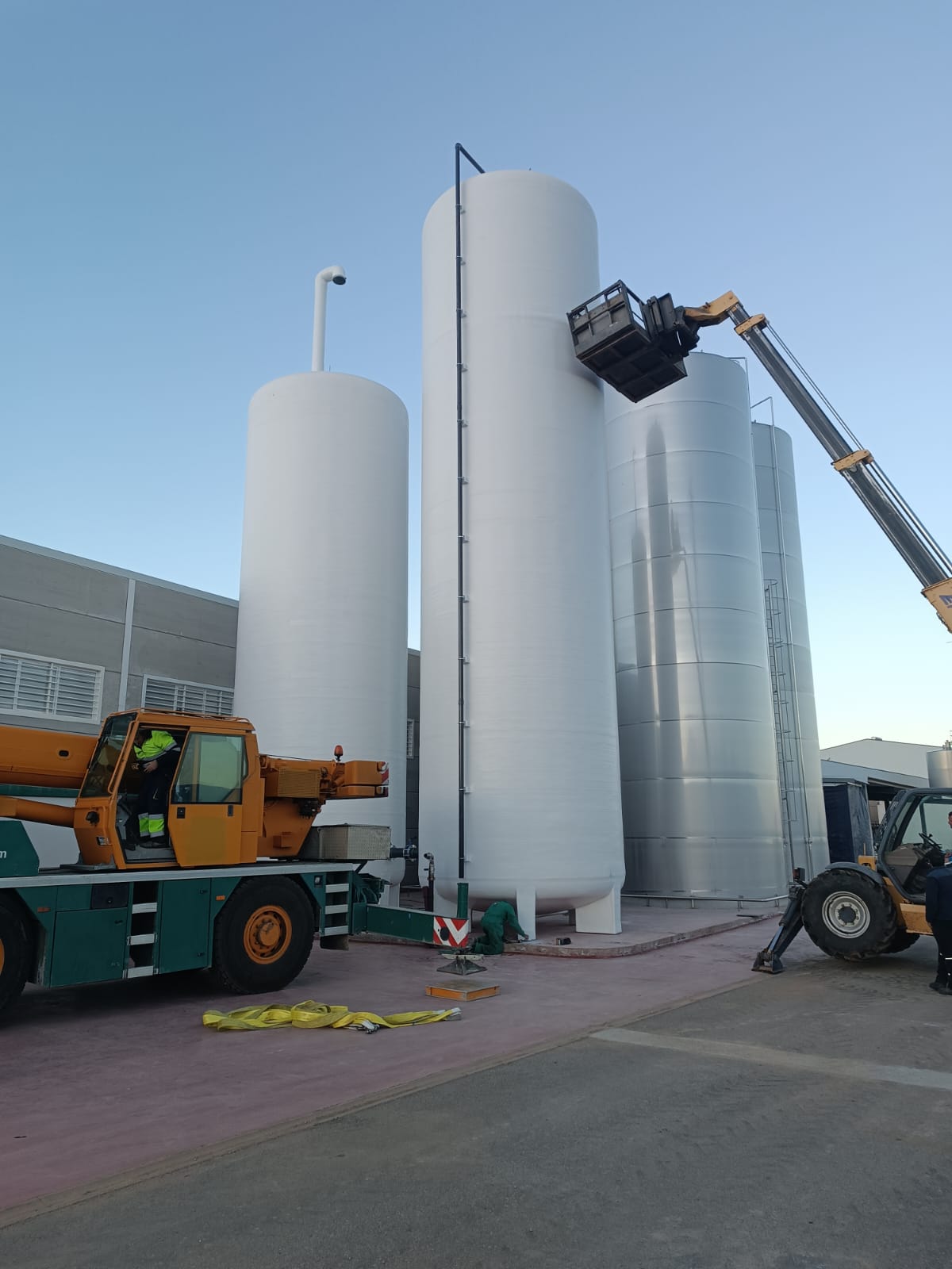 DEPÓSITOS DE GRANDES DIMENSIONES